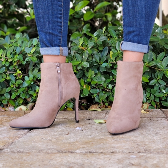 Women Taupe Pointy Toe Ankle Boots - Picture 4 of 6